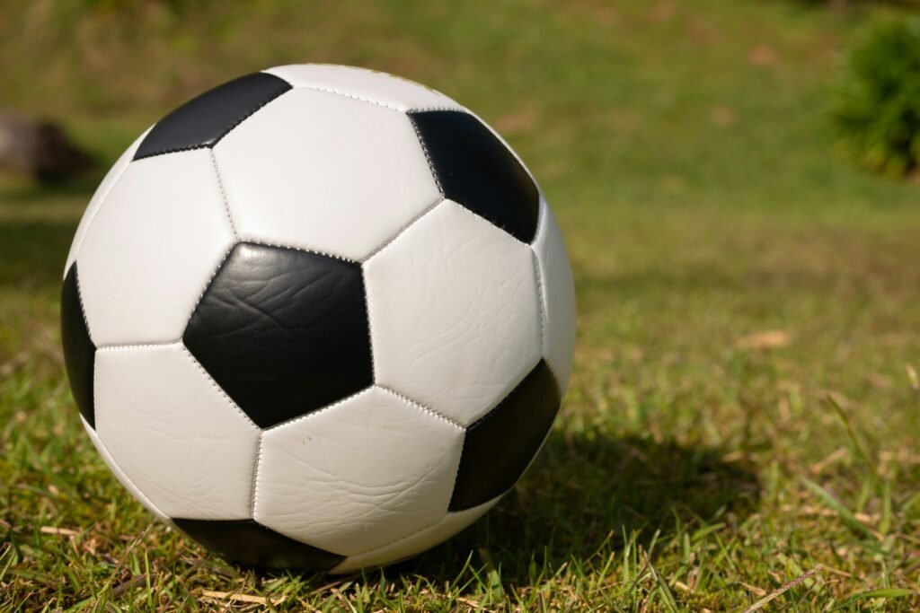 Fodbold på græsplæne
